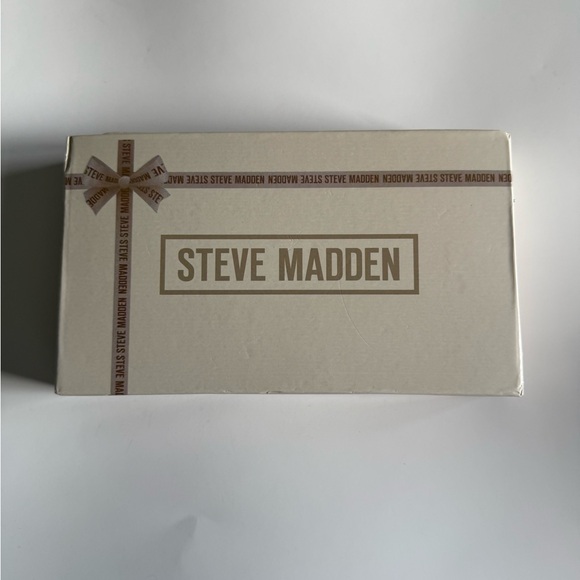 Steve Madden White Wallet - Picture 2 of 3